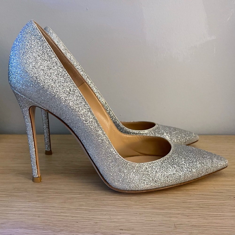 Gianvito Rossi Silver Glitter Pumps